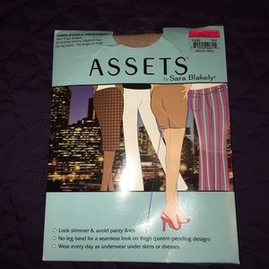 Assets by Sara Blakely unbelievable underwear Nude size 1